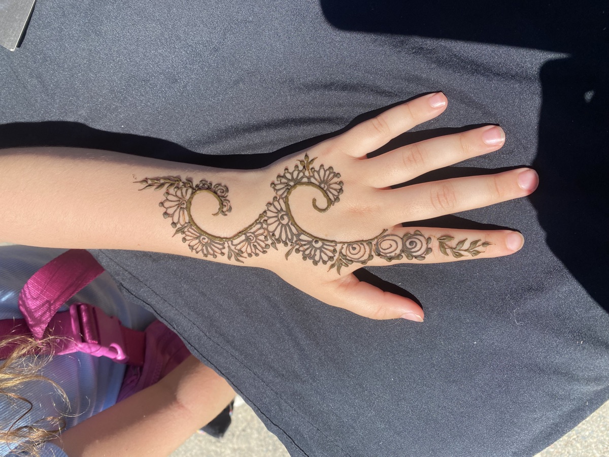 Henna at Shea Heights Folk Festival in 2025